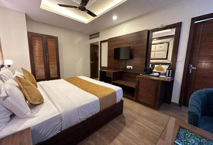 جناح سوبيريور, Blue Orchid