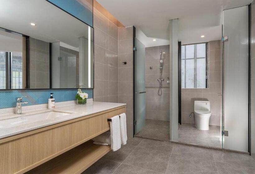 מיטת קינג בסוויטה, Holiday Inn Express Wenchang By Ihg