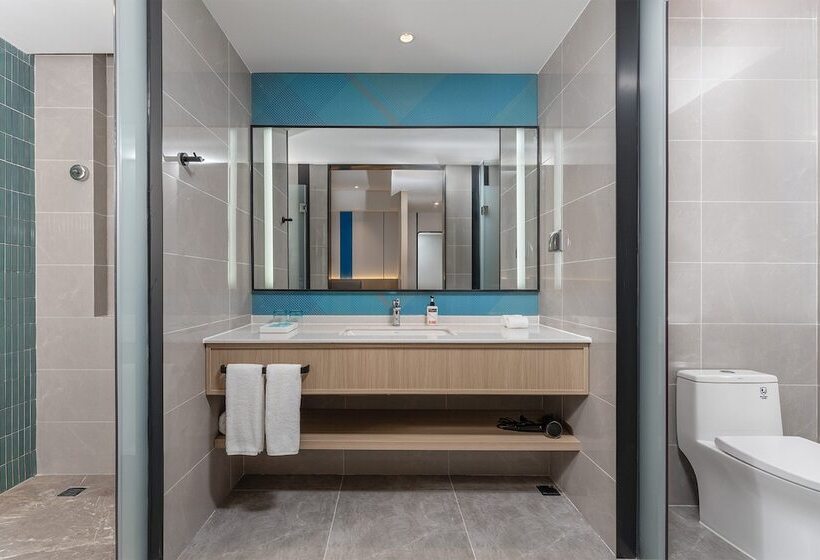 Номер Стандарт с Балконом, Holiday Inn Express Wenchang By Ihg