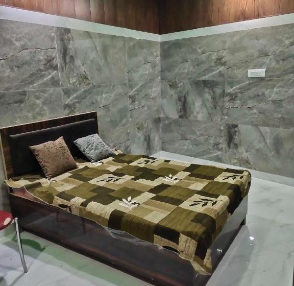 三人经典房间, Oyo Highway Inn