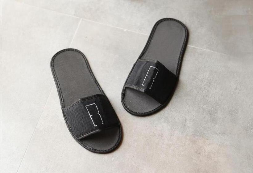 חדר סופריור, Rez