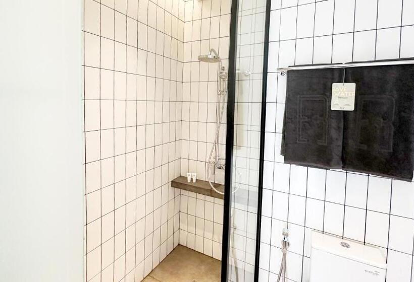 חדר דלוקס, Rez