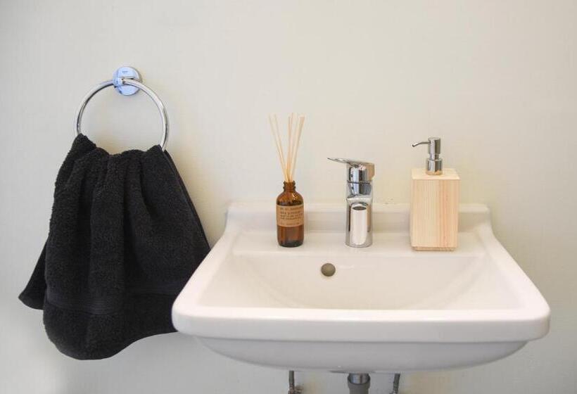 استودیو استاندارد با تراس, Hollywood Guesthouse