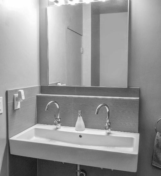 استودیو استاندارد با چشم‌انداز باغ, Hollywood Guesthouse