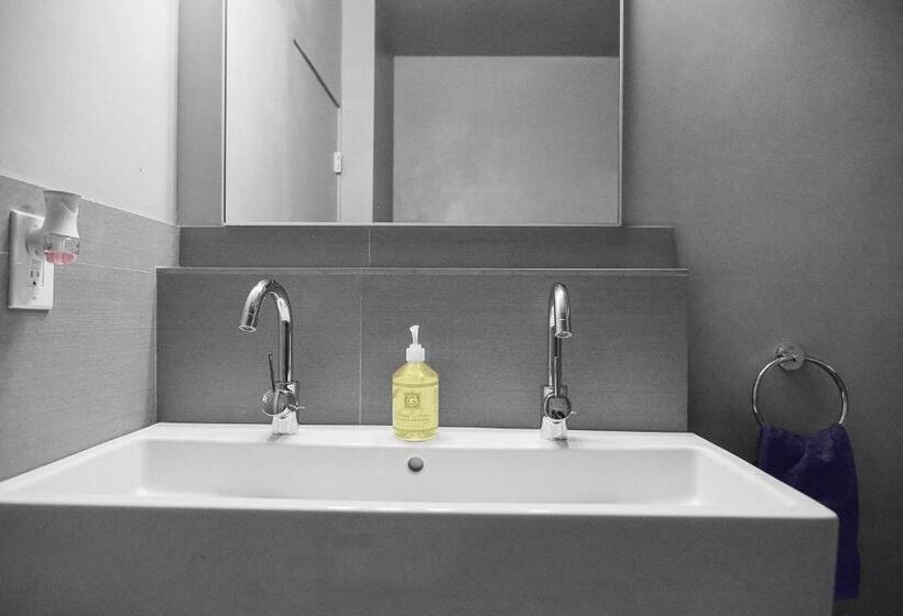 استودیو استاندارد با چشم‌انداز باغ, Hollywood Guesthouse