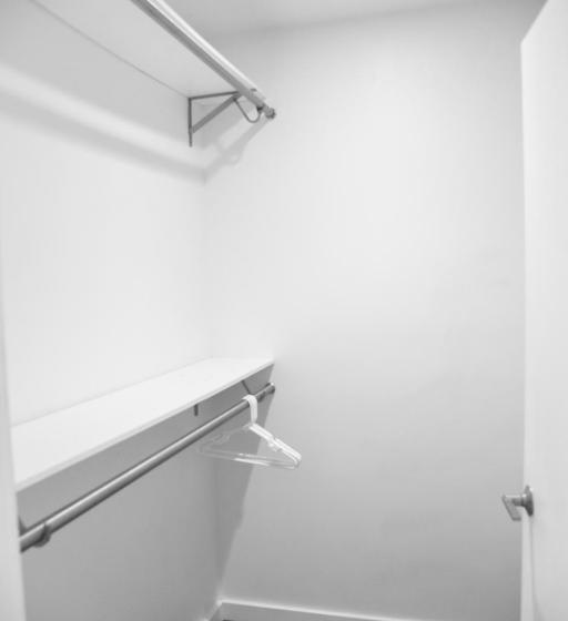 استودیوی استاندارد, Hollywood Guesthouse