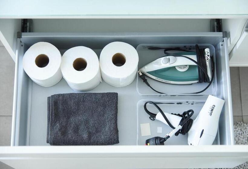 استودیوی استاندارد, Hollywood Guesthouse