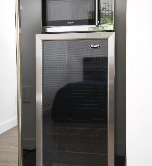 استودیو استاندارد با چشم‌انداز باغ, Hollywood Guesthouse