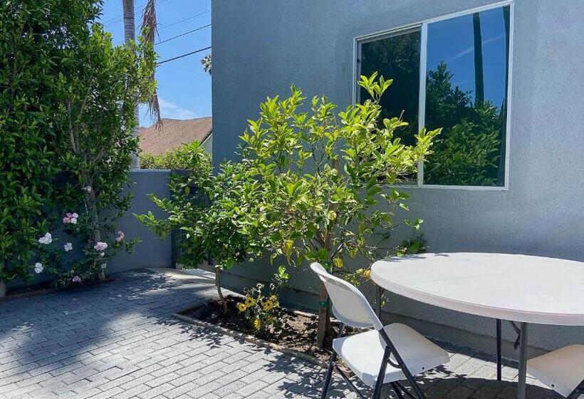 استودیو استاندارد با تراس, Hollywood Guesthouse