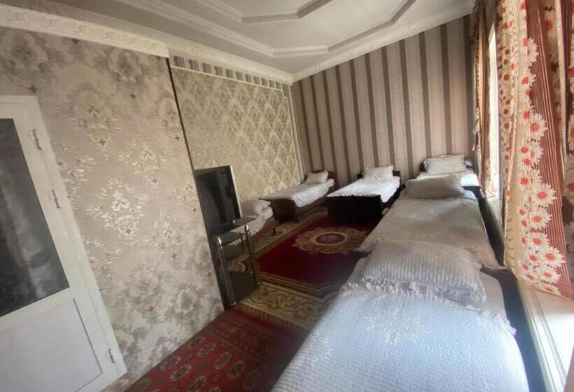 سرير فى غرفة مشتركة مزودة بحمام مشترك, Ozod Guest House