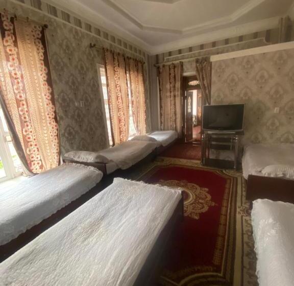 سرير فى غرفة مشتركة مزودة بحمام مشترك, Ozod Guest House