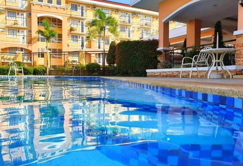 Люкс с Балконом, Janz Davao Condo Staycation Near Davao Airport