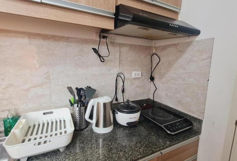 Люкс с Балконом, Janz Davao Condo Staycation Near Davao Airport