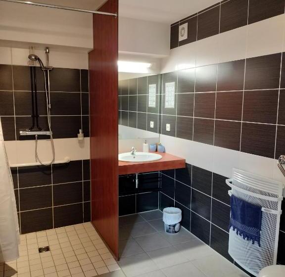 חדר סטנדרט מותאם לאדם עם מוגבלויות, Auberge Des Colettes