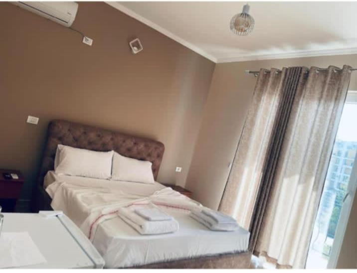 חדר סטנדרט, Fama