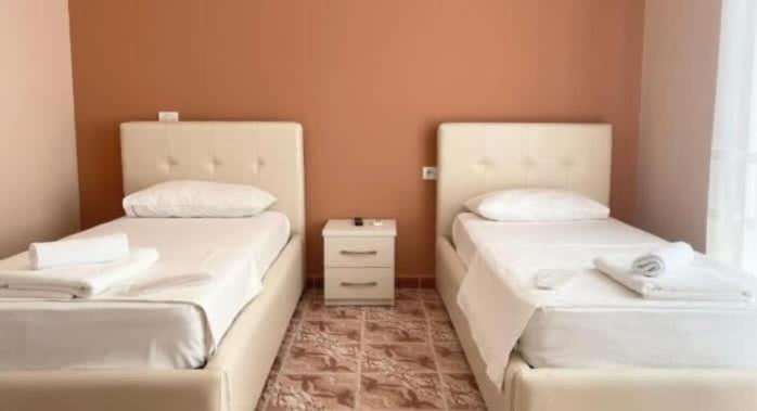 חדר סטנדרט, Fama