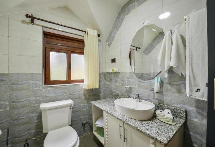 اتاق استاندارد, Kabale Safari Club