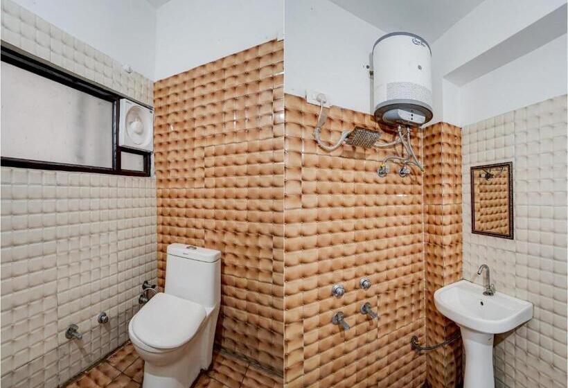 חדר קלאסי לשלושה, Oyo Flagship Omi Rooms