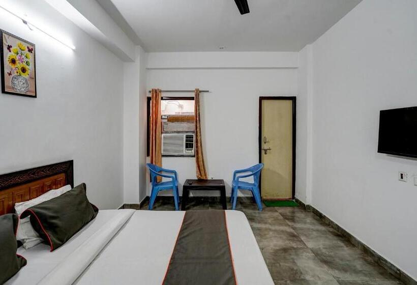 חדר קלאסי לשלושה, Oyo Flagship Omi Rooms