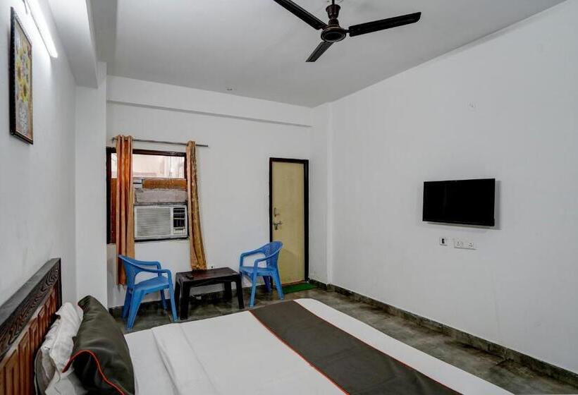 חדר קלאסי לשלושה, Oyo Flagship Omi Rooms