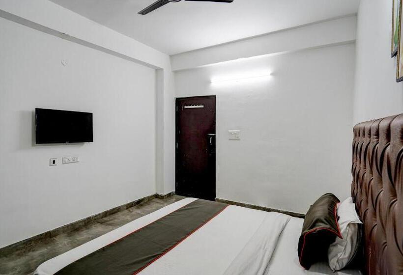 Трехместный Номер Классика, Oyo Flagship Omi Rooms