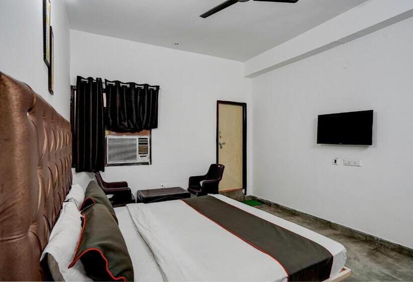 חדר קלאסי לשלושה, Oyo Flagship Omi Rooms