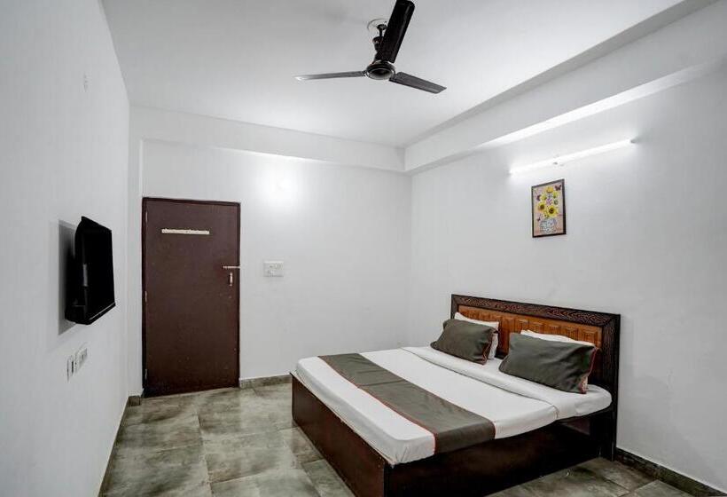 חדר קלאסי לשלושה, Oyo Flagship Omi Rooms