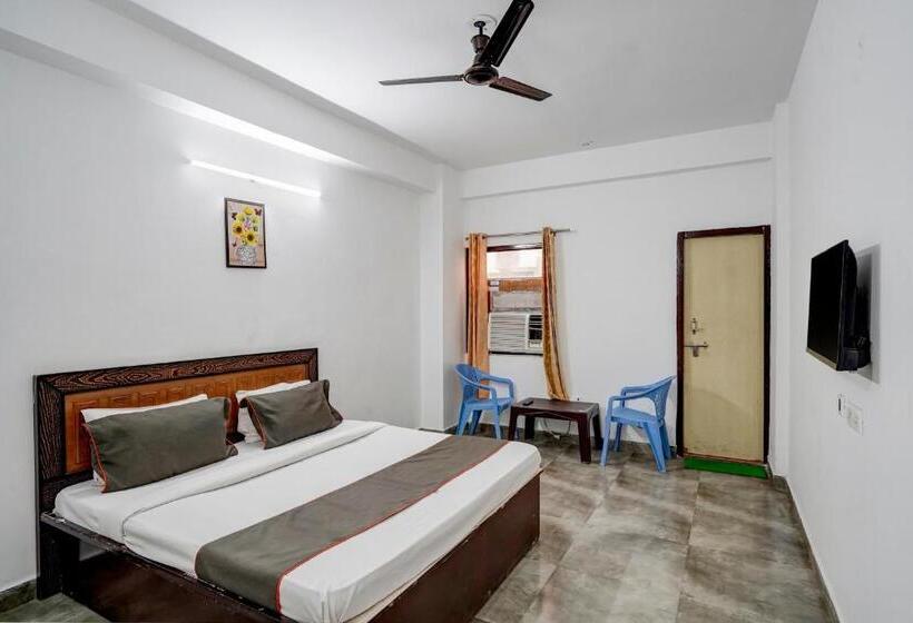 חדר קלאסי לשלושה, Oyo Flagship Omi Rooms