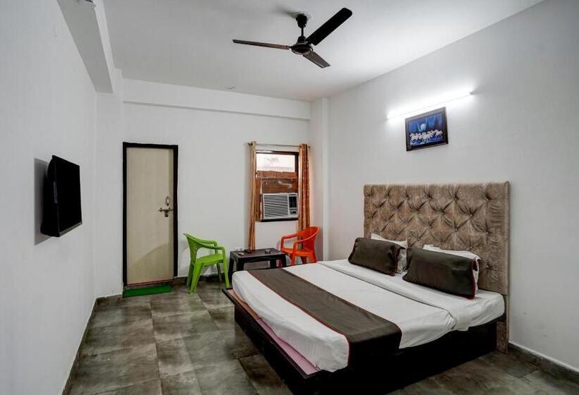 חדר קלאסי לשלושה, Oyo Flagship Omi Rooms