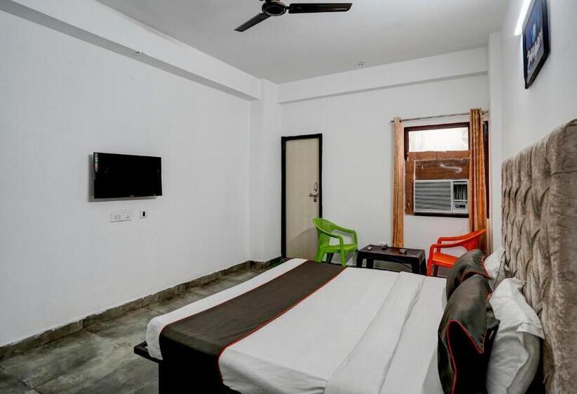 חדר קלאסי לשלושה, Oyo Flagship Omi Rooms