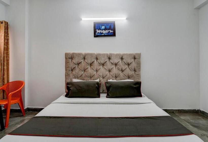 חדר קלאסי לשלושה, Oyo Flagship Omi Rooms