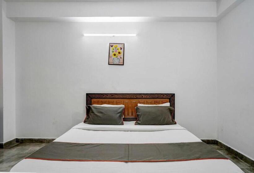 חדר קלאסי לשלושה, Oyo Flagship Omi Rooms