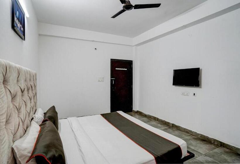 חדר קלאסי לשלושה, Oyo Flagship Omi Rooms