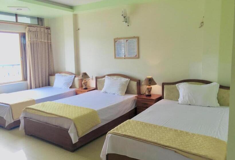 اتاق استاندارد سه تخته با بالکن, Private Balcony