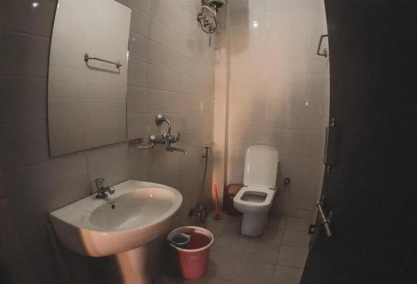 Camera Economy, Blue Eye Hostel