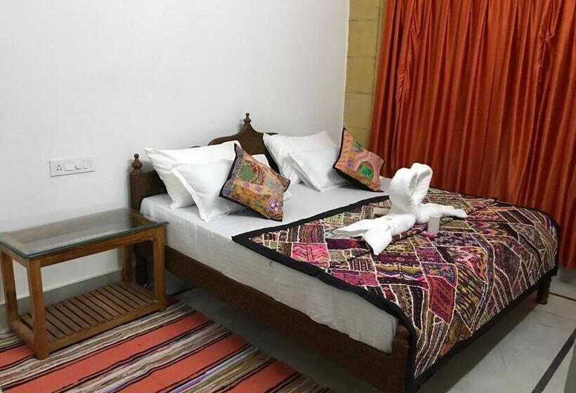 اتاق لوکس خانوادگی, Blue Eye Hostel