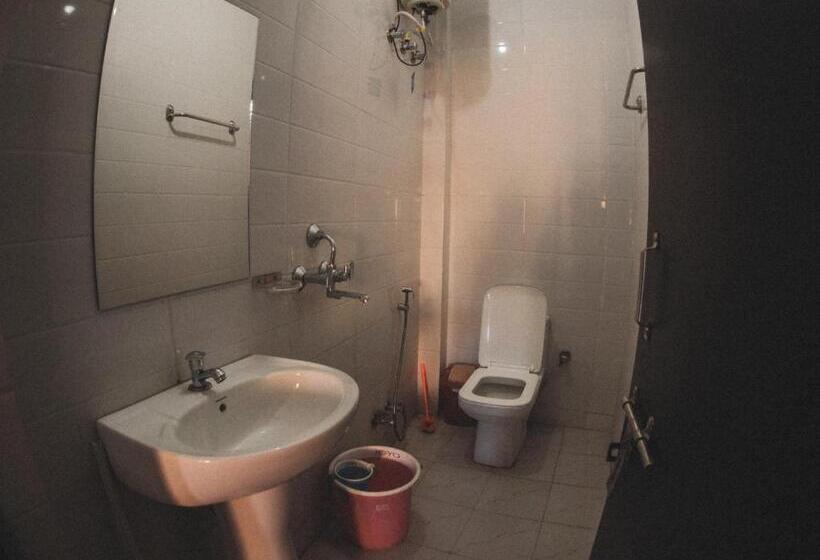 اتاق لوکس خانوادگی, Blue Eye Hostel