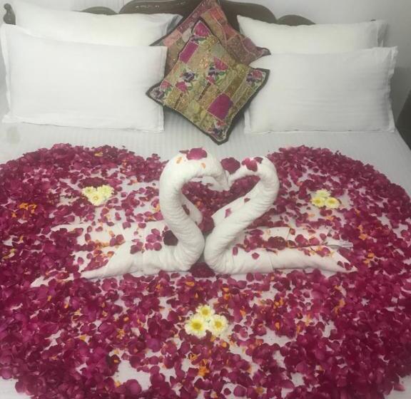 اتاق لوکس با بالکن, Blue Eye Hostel