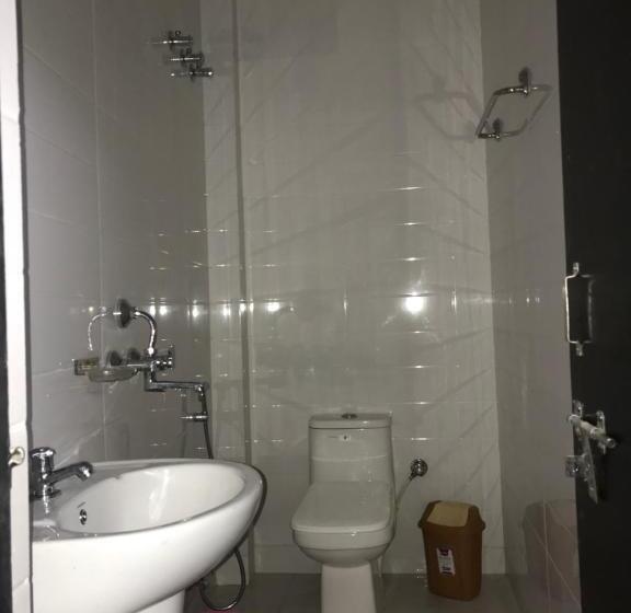 اتاق لوکس با بالکن, Blue Eye Hostel