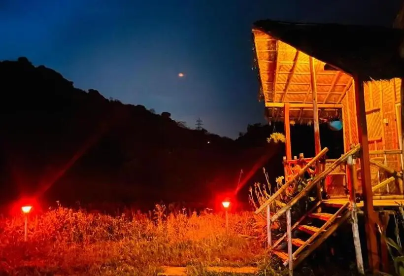デラックスルーム, Happy Place Hampi