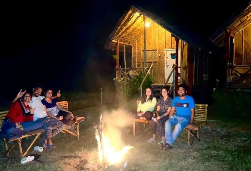 デラックスルーム, Happy Place Hampi