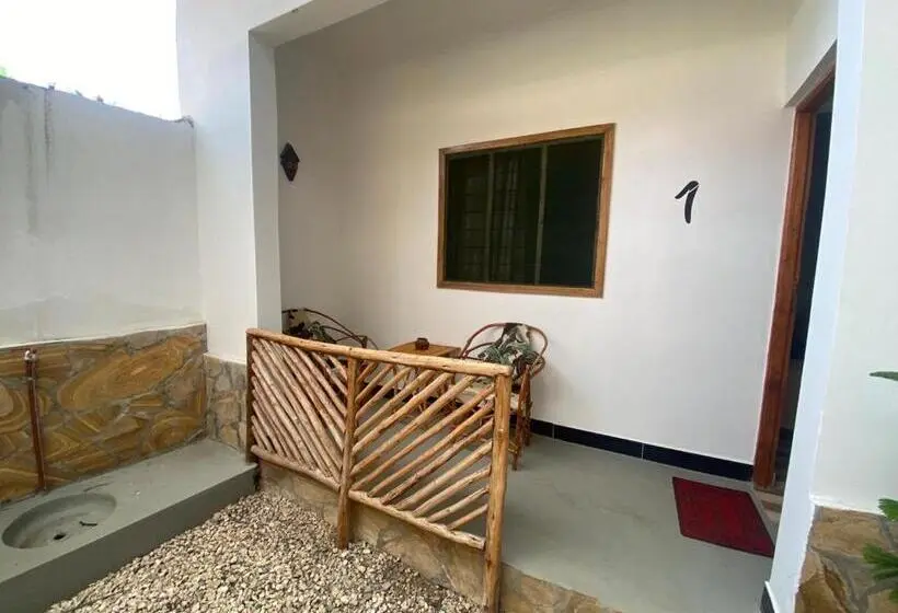 Standard Kolmen Hengen Huone Puutarhanäkymä, Villa Raffaele B&b
