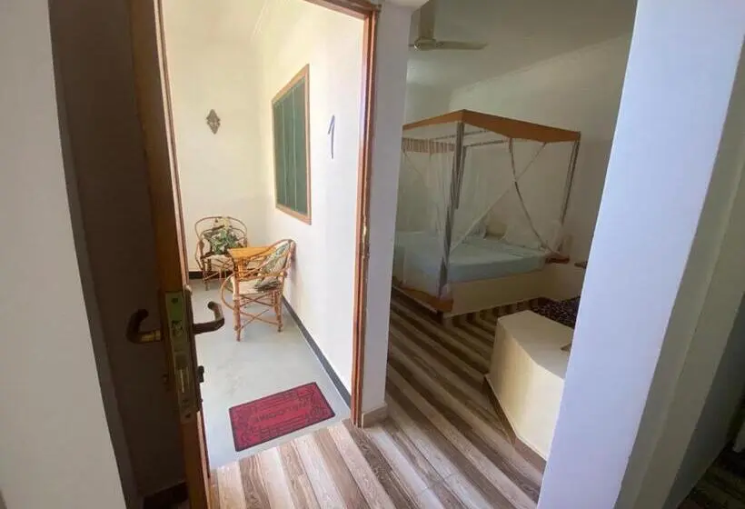 Standard Kolmen Hengen Huone Puutarhanäkymä, Villa Raffaele B&b