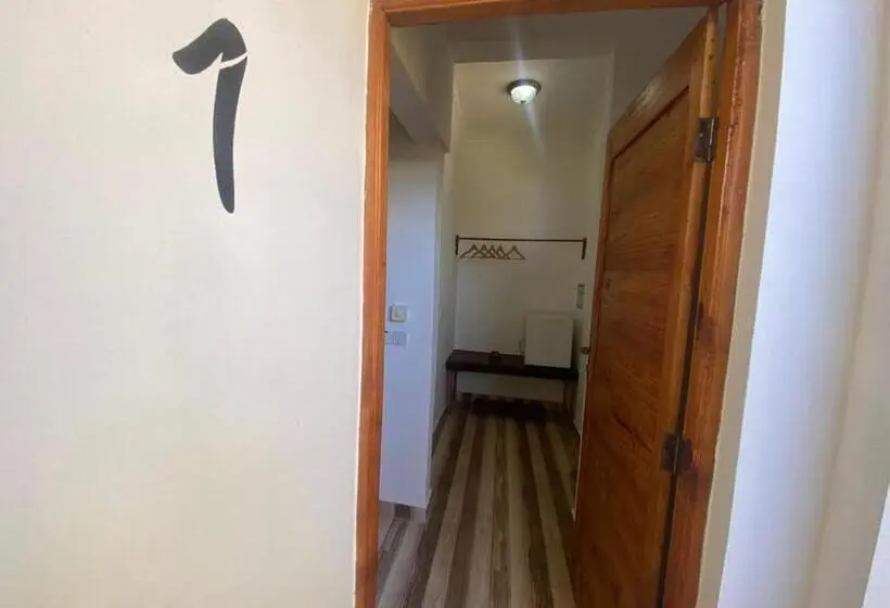 Standard Kolmen Hengen Huone Puutarhanäkymä, Villa Raffaele B&b