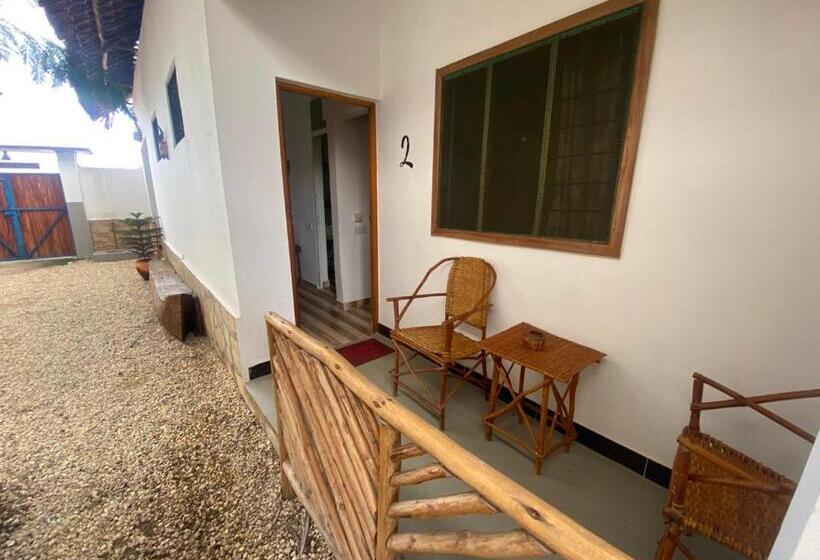 Comfort Kolmen Hengen Huone, Villa Raffaele B&b