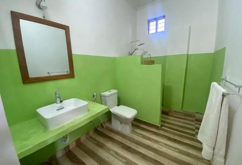 Comfort Kolmen Hengen Huone, Villa Raffaele B&b