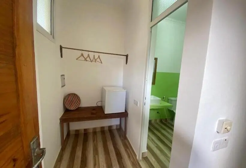 Comfort Kolmen Hengen Huone, Villa Raffaele B&b