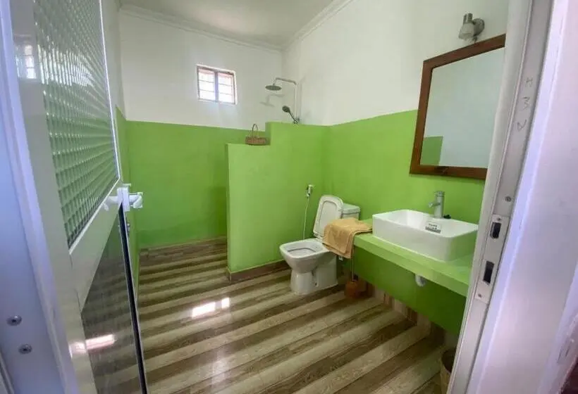 Classic Kolmen Hengen Huone, Villa Raffaele B&b