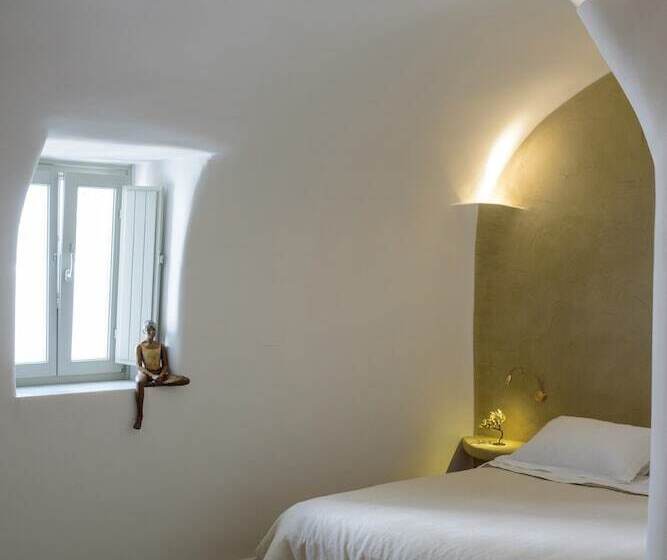 سوییت لوکس, Oia Treasures Art Suites