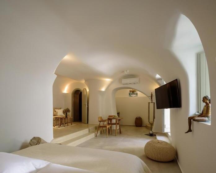 Люкс Повышенной Комфортности, Oia Treasures Art Suites
